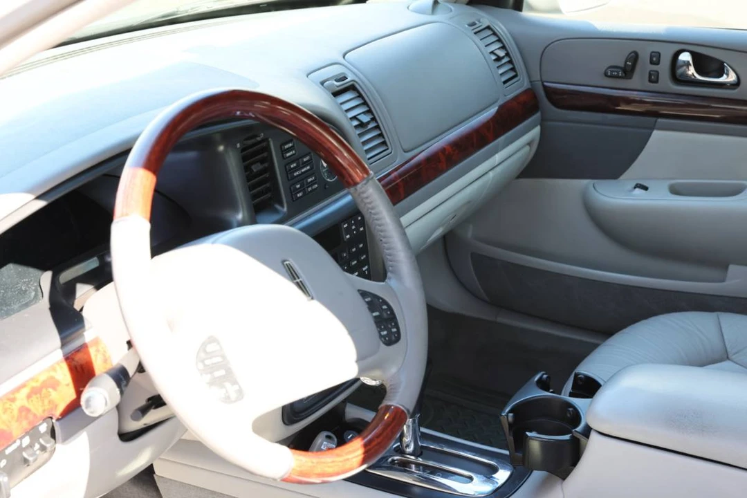 2002 Lincoln Continental 9th Gen - Image 20 of 23