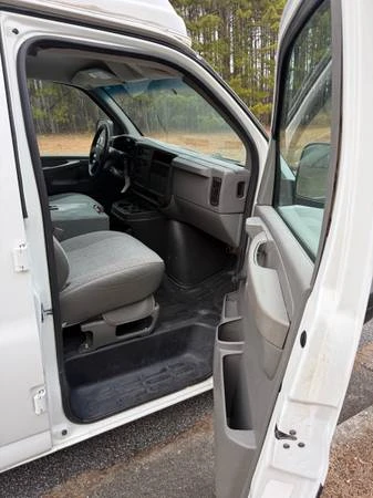 2003 Chevrolet Express - Image 9 of 14