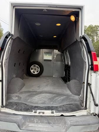2003 Chevrolet Express - Image 7 of 14