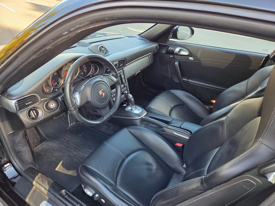 2011 Porsche 911 - Image 11 of 15