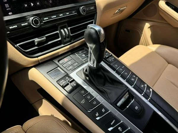 2021 Porsche Macan - Image 10 of 20