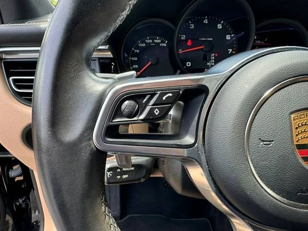 2021 Porsche Macan - Image 9 of 20