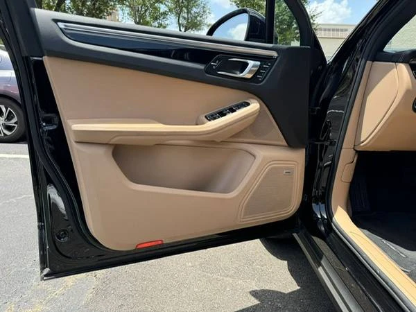 2021 Porsche Macan - Image 15 of 20