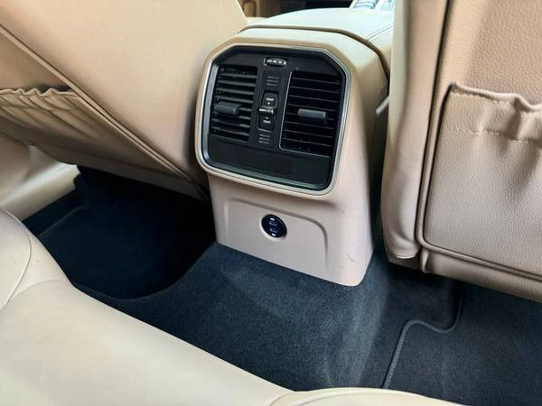 2021 Porsche Macan - Image 13 of 20