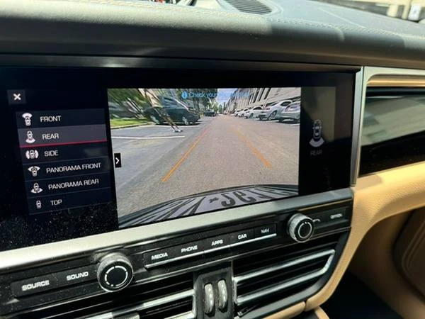 2021 Porsche Macan - Image 11 of 20