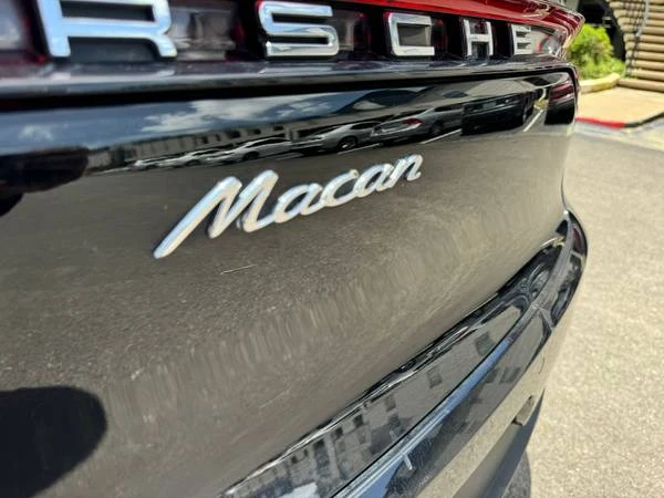 2021 Porsche Macan - Image 16 of 20