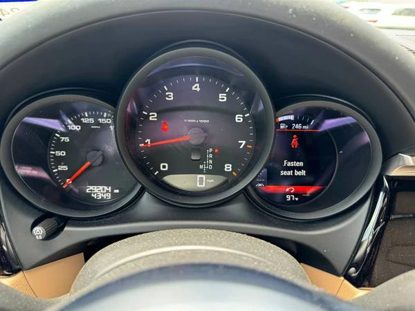 2021 Porsche Macan - Image 17 of 20