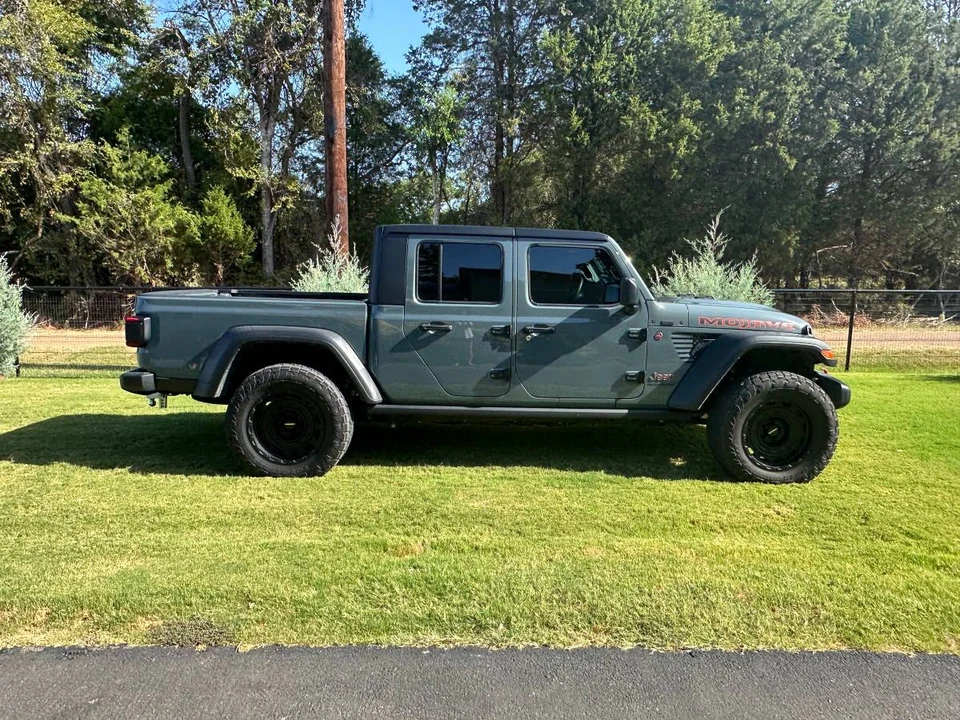 2025 Jeep JT Gladiator - Image 2 of 20