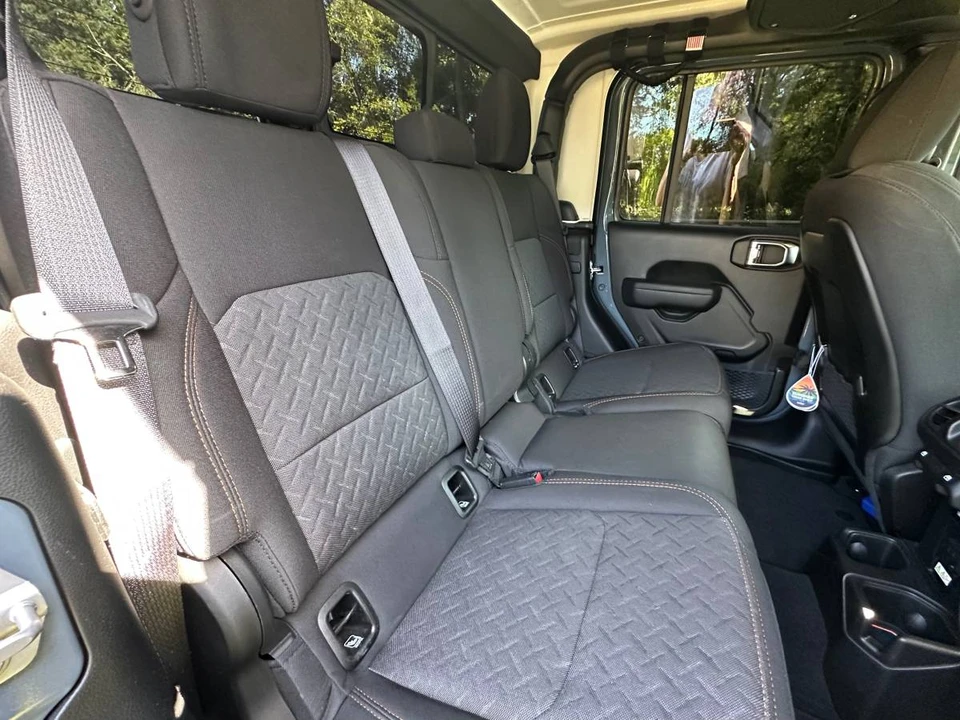 2025 Jeep JT Gladiator - Image 13 of 20