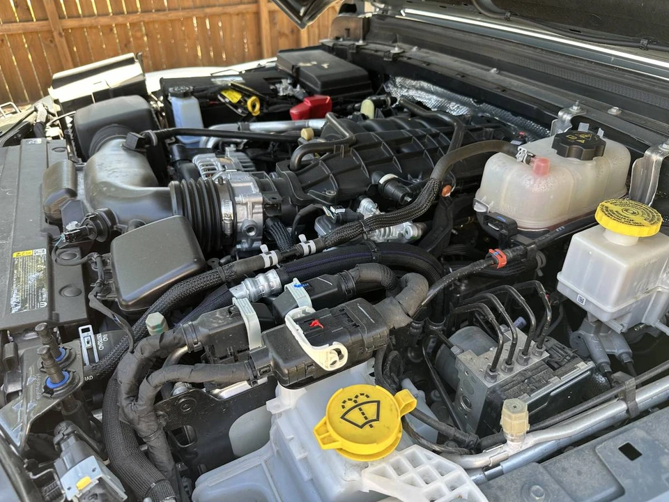2025 Jeep JT Gladiator - Image 18 of 20