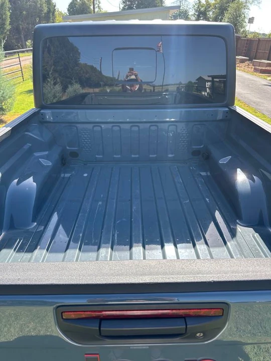2025 Jeep JT Gladiator - Image 15 of 20