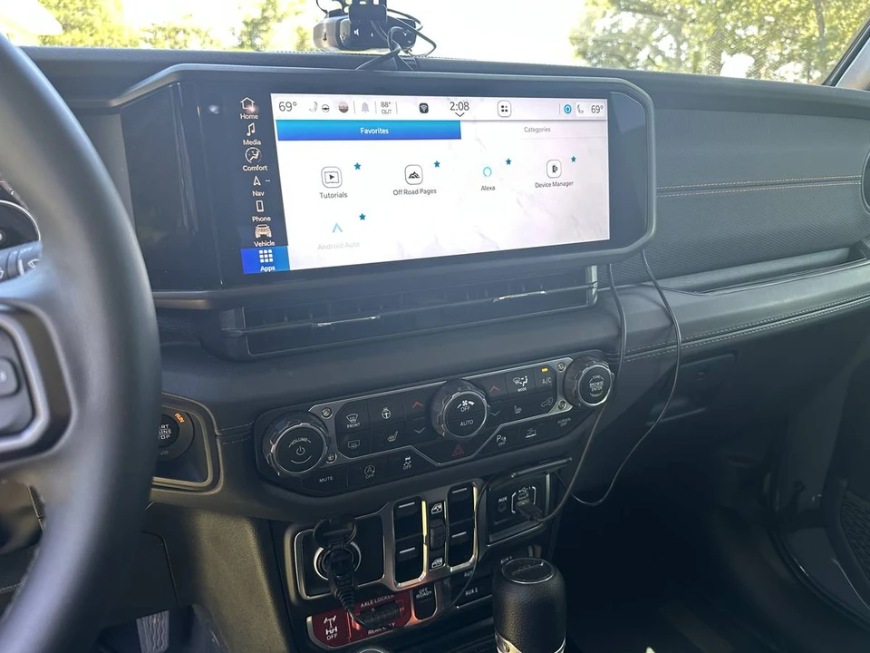 2025 Jeep JT Gladiator - Image 10 of 20