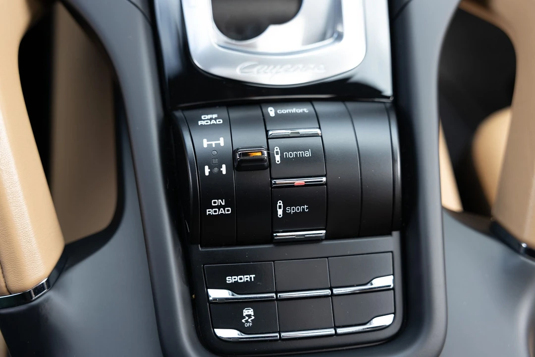 2014 Porsche 958 Cayenne Diesel - Image 14 of 31