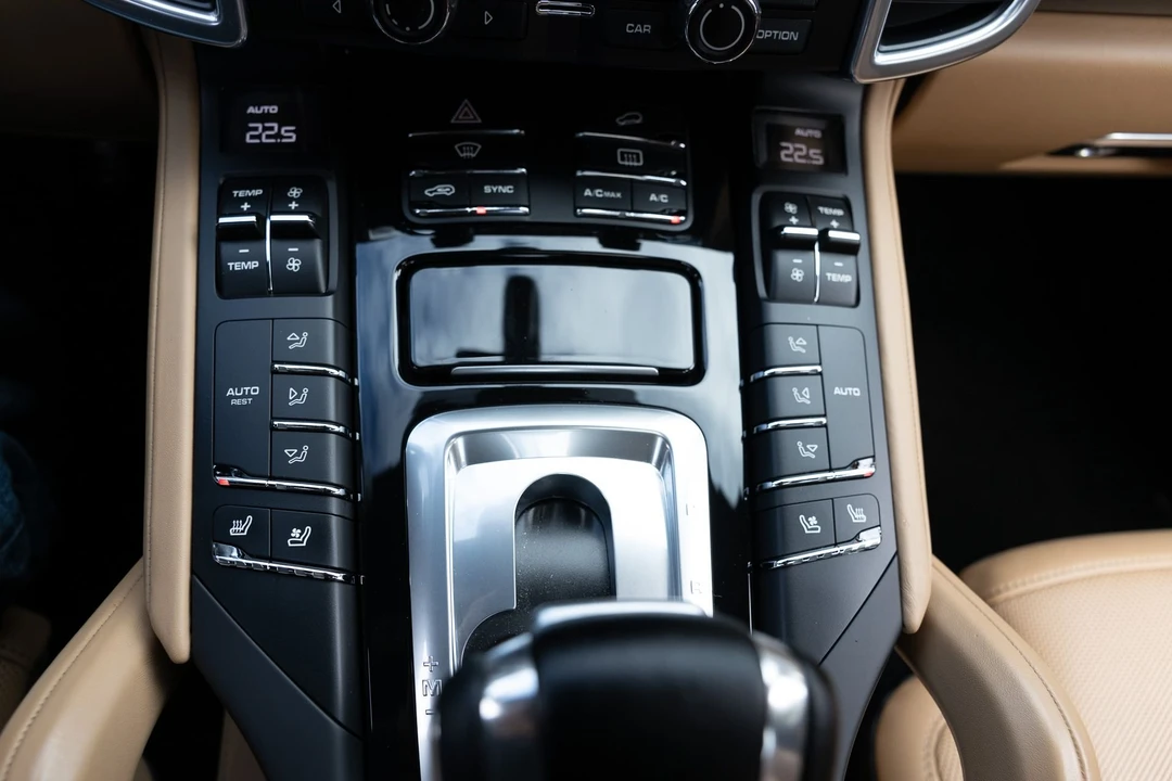 2014 Porsche 958 Cayenne Diesel - Image 16 of 31