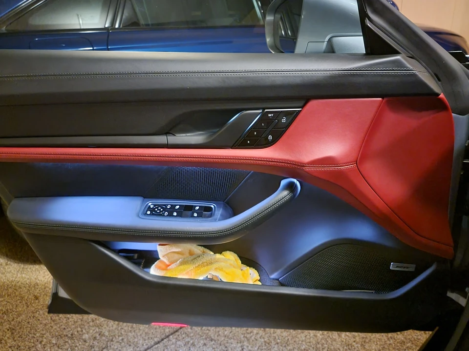 2020 Porsche Taycan 4S - Image 25 of 31