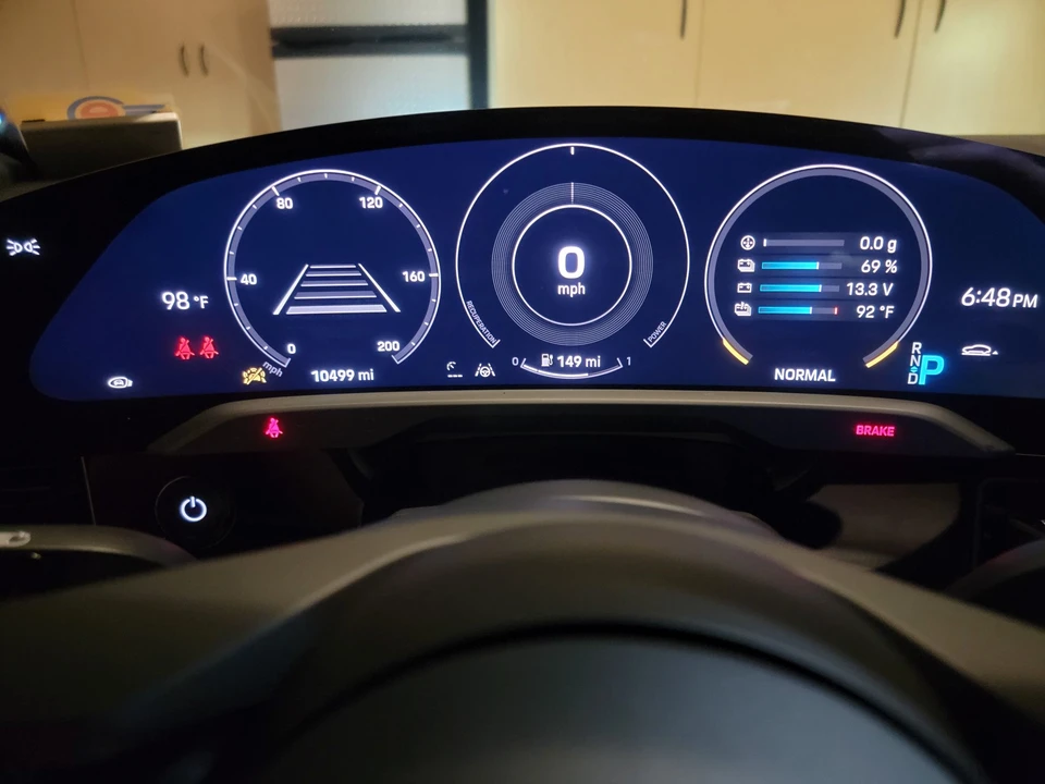 2020 Porsche Taycan 4S - Image 19 of 31