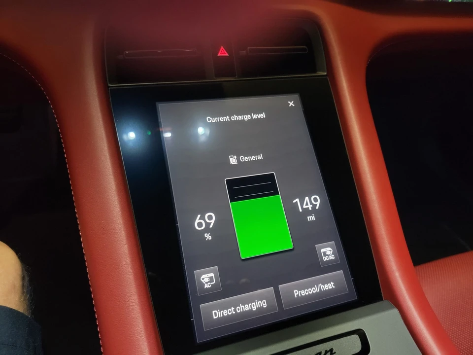 2020 Porsche Taycan 4S - Image 21 of 31
