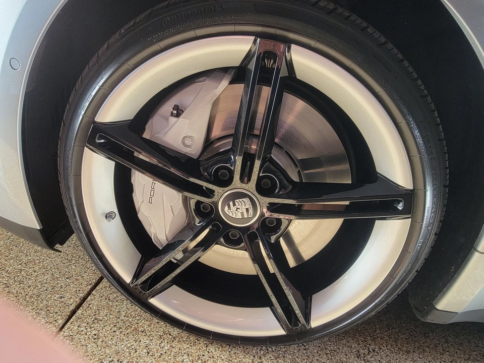 2020 Porsche Taycan 4S - Image 16 of 31