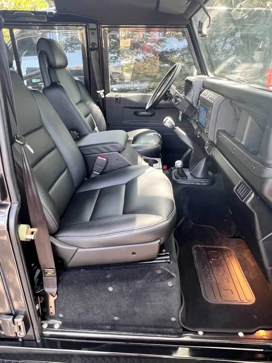 1999 Land Rover Defender 110 - Image 9 of 24