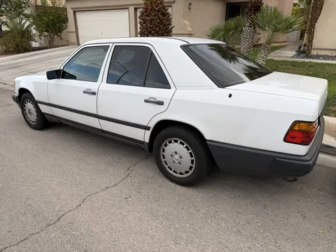 1987 Mercedes-Benz E-Class 260