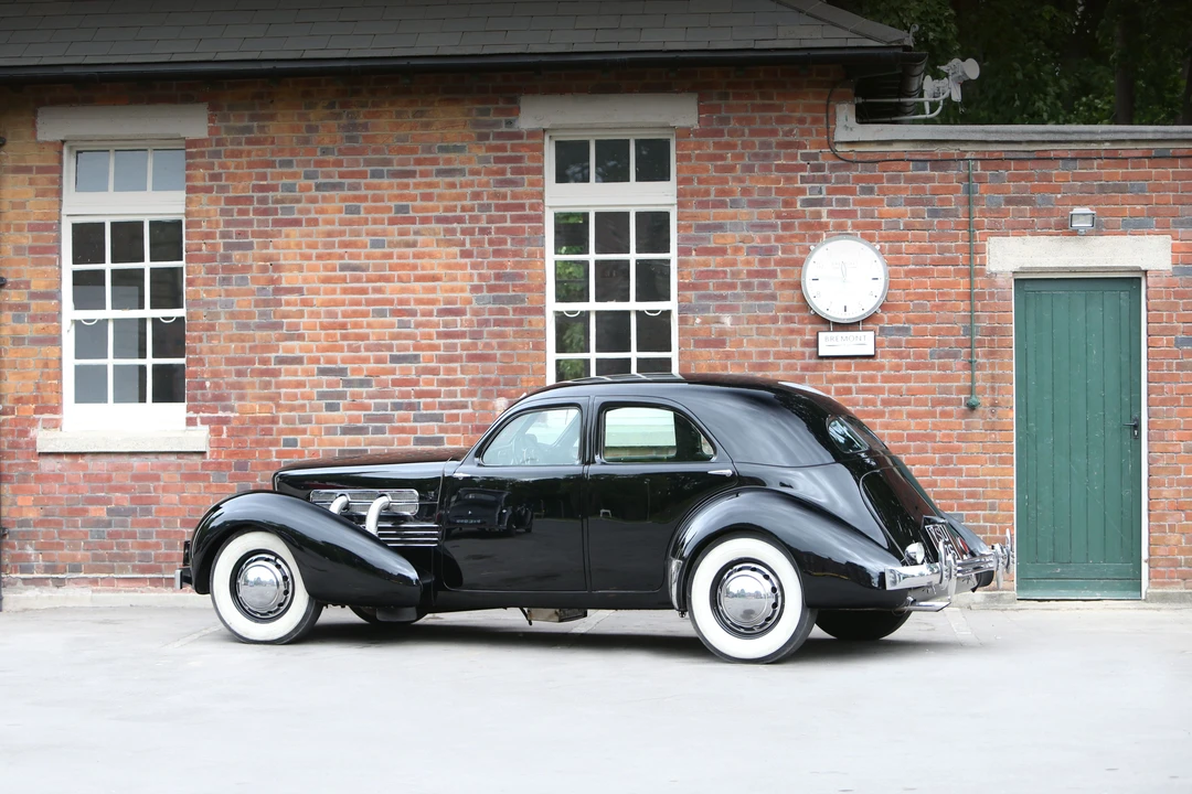 1937 Cord 810 & 812 - Image 8 of 17