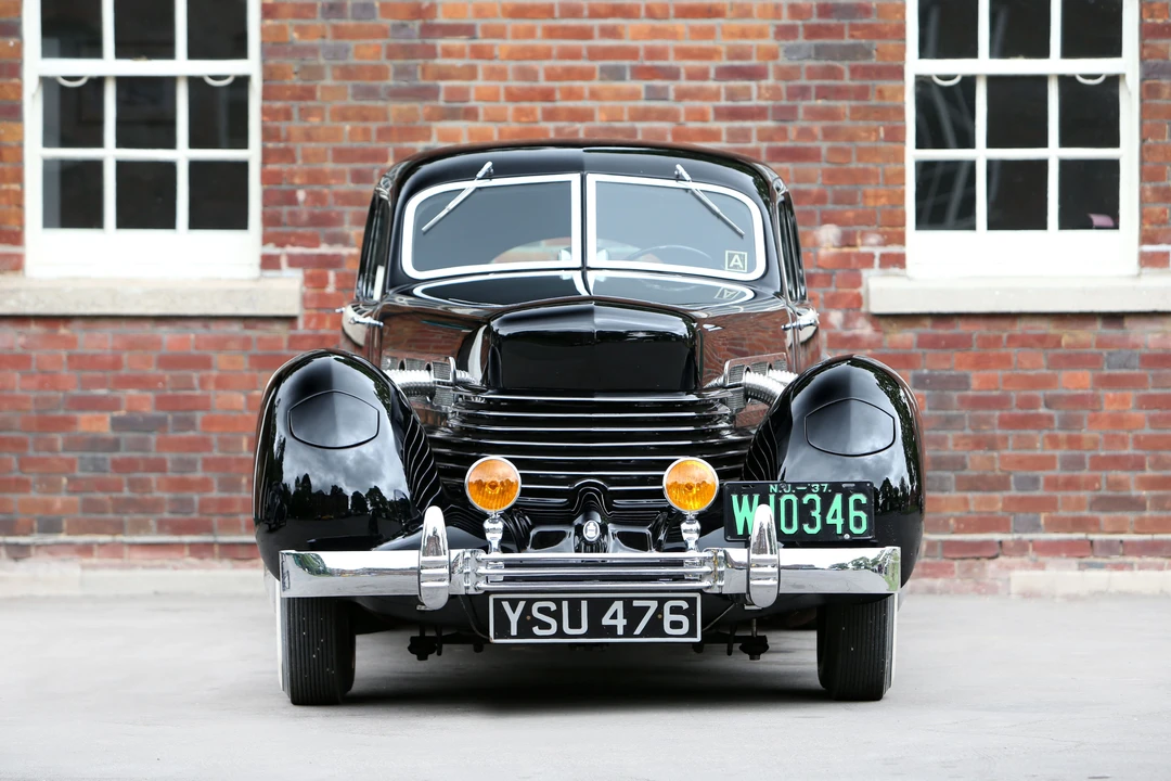 1937 Cord 810 & 812 - Image 2 of 17