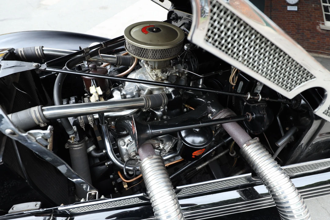 1937 Cord 810 & 812 - Image 16 of 17