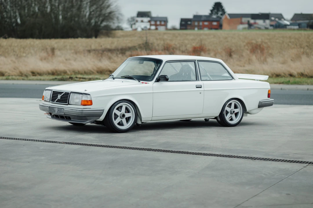 1982 Volvo 242 - Image 2 of 31