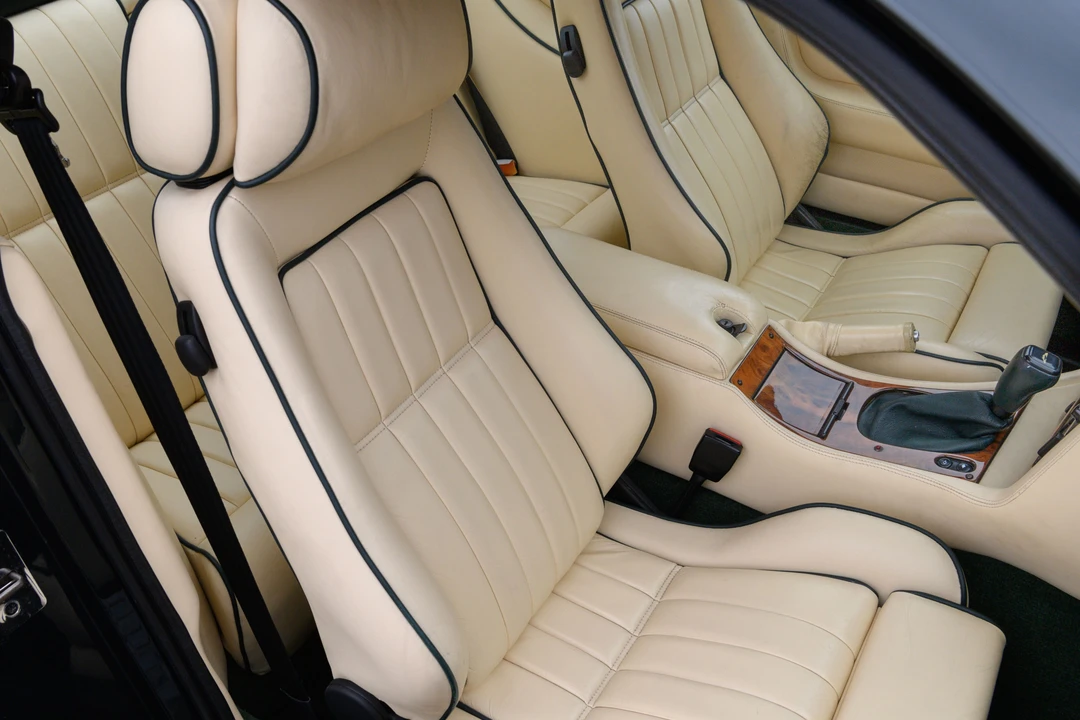 1997 Aston Martin V8 Coupe - Image 9 of 16