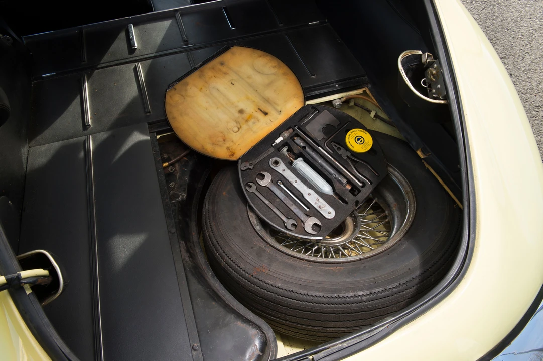1970 Jaguar E-Type Series 2 - Image 12 of 18