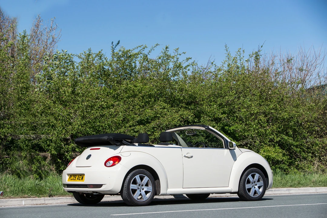 2009 Volkswagen New Beetle - Image 2 of 4