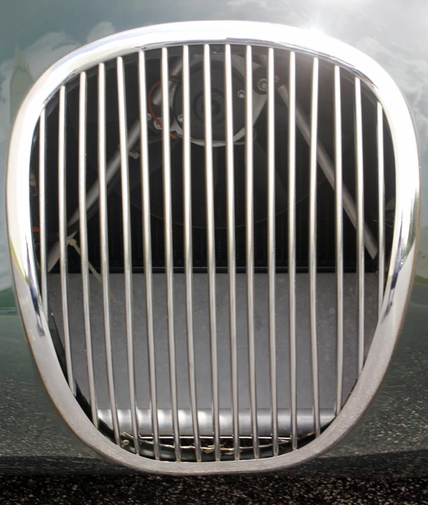 Jaguar Replica - Image 13 of 31