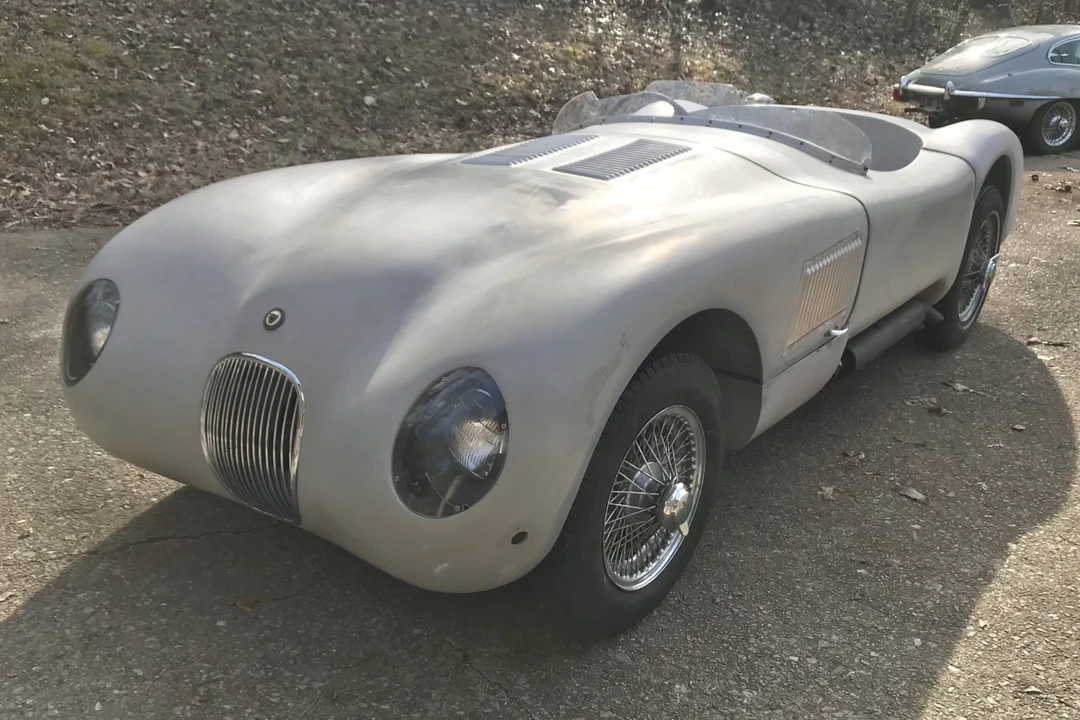 Jaguar Replica - Image 1 of 31
