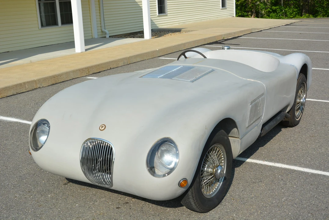 Jaguar Replica - Image 4 of 31