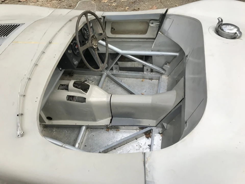 Jaguar Replica - Image 17 of 31
