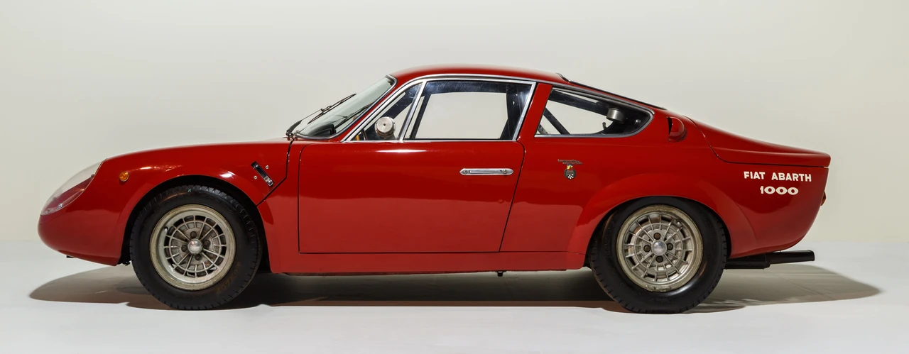 1000 Abarth 1000 - Image 2 of 7