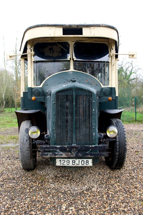 Renault - Image 2 of 14