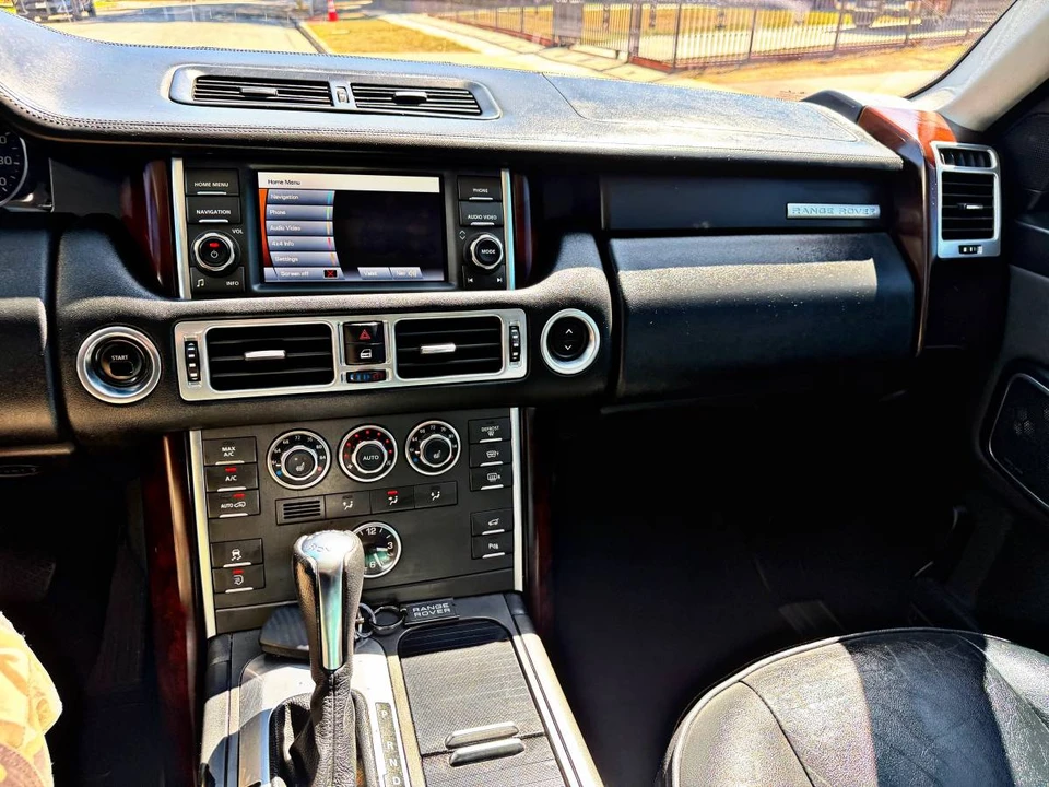 2010 Land Rover Range Rover L322 - Image 22 of 24