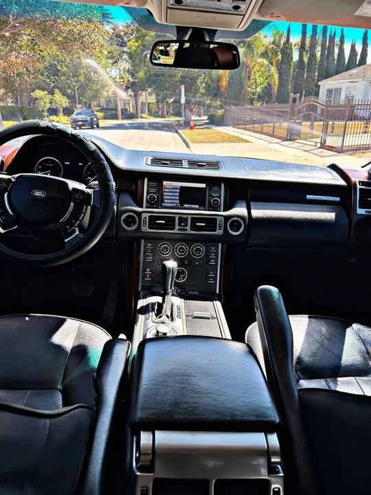2010 Land Rover Range Rover L322 - Image 17 of 24