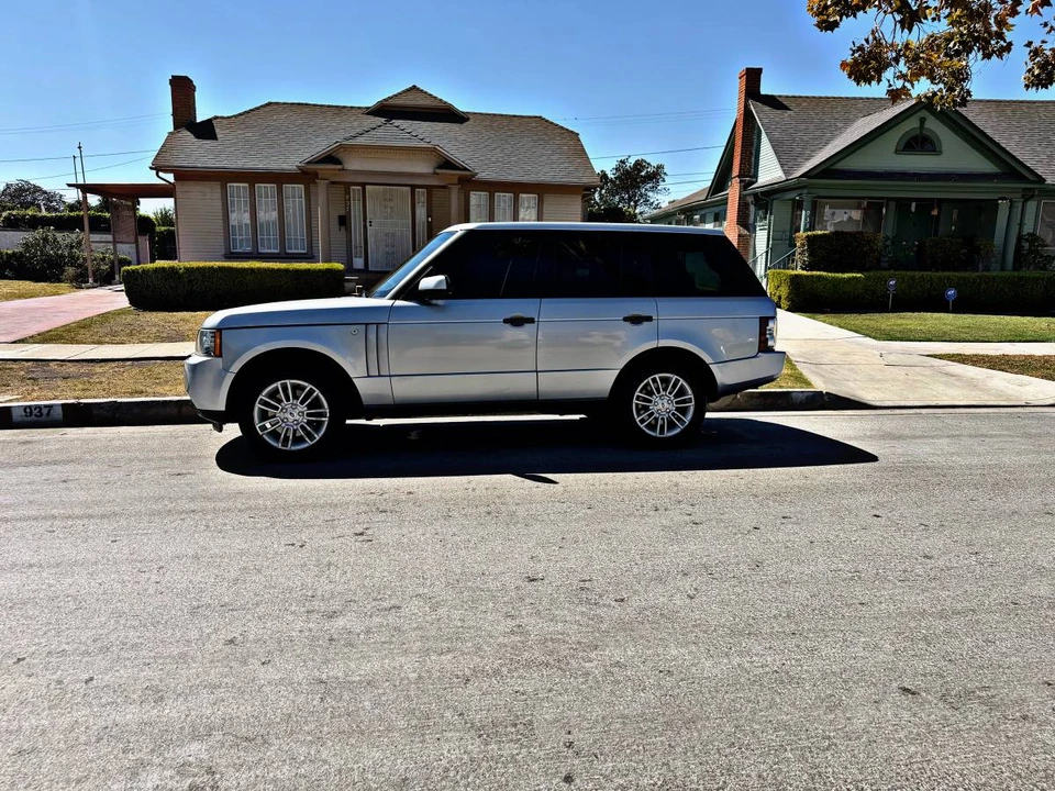 2010 Land Rover Range Rover L322 - Image 3 of 24
