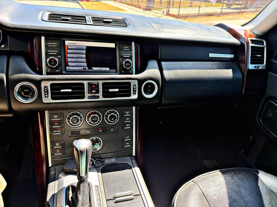 2010 Land Rover Range Rover L322 - Image 23 of 24