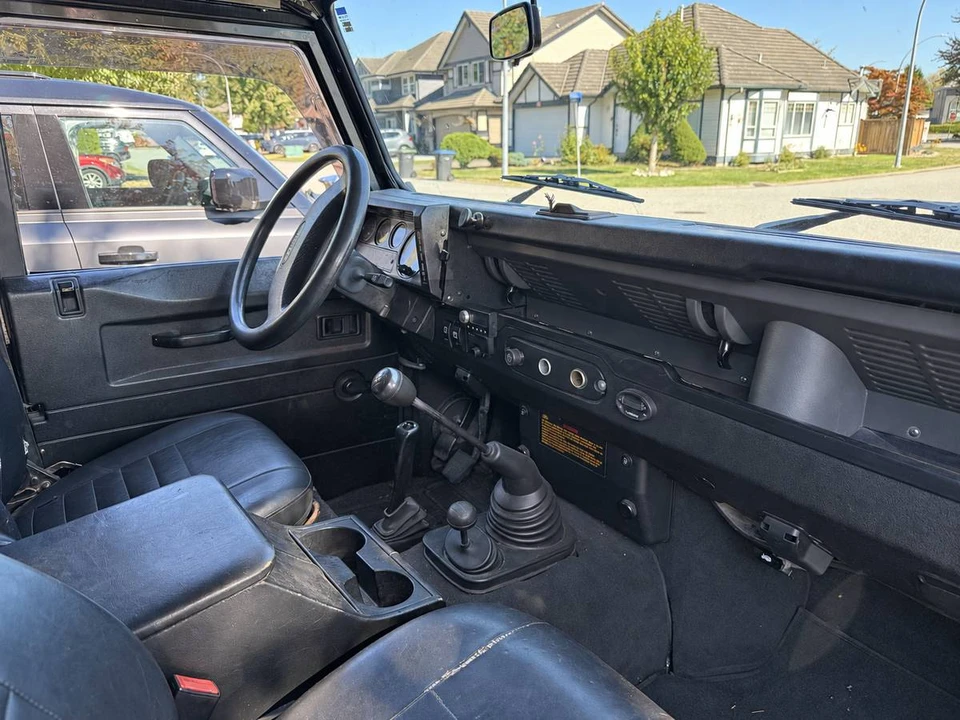 1996 Land Rover Defender 110 - Image 8 of 11