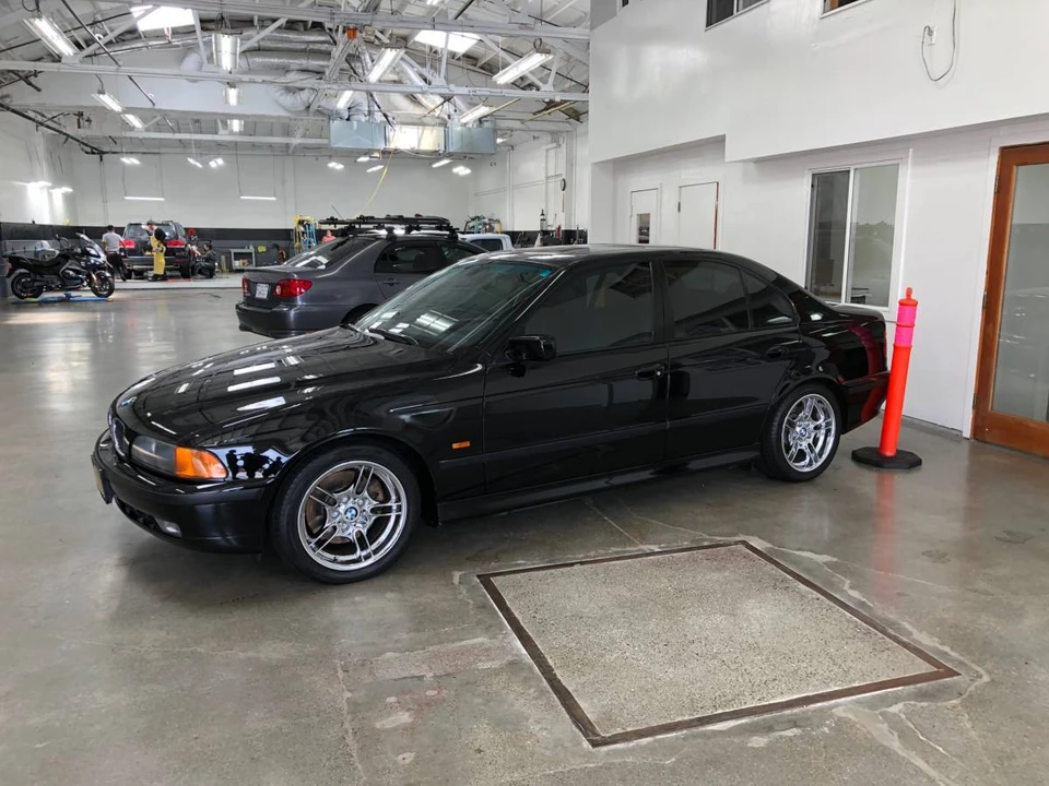 2000 BMW E39 540i - Image 2 of 5