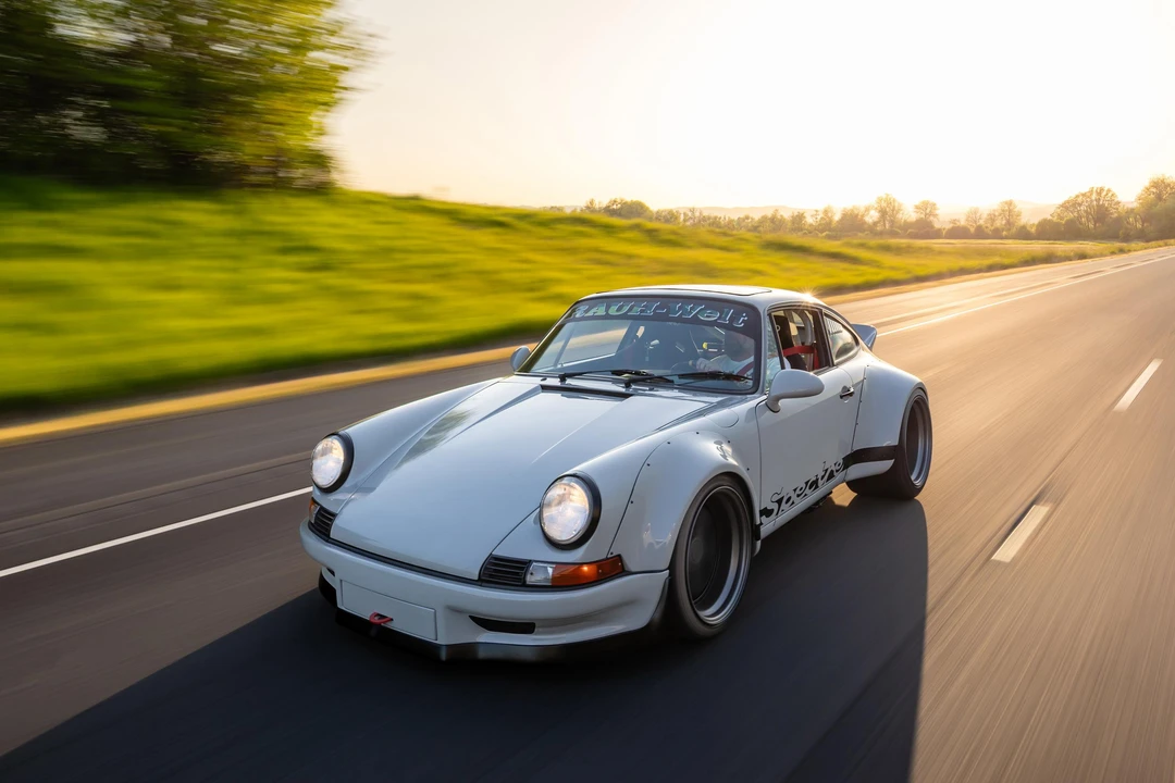 1989 Porsche 964 Carrera 4 - Image 9 of 31