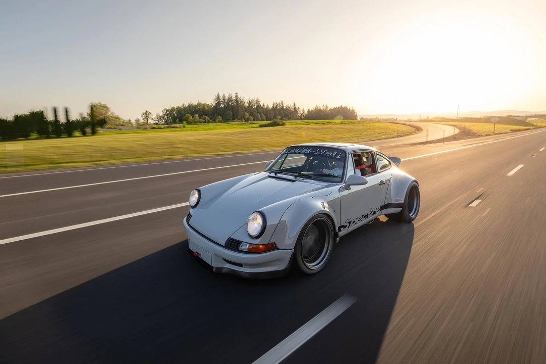 1989 Porsche 964 Carrera 4 - Image 12 of 31