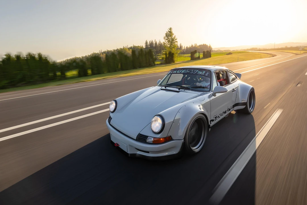 1989 Porsche 964 Carrera 4 - Image 11 of 31