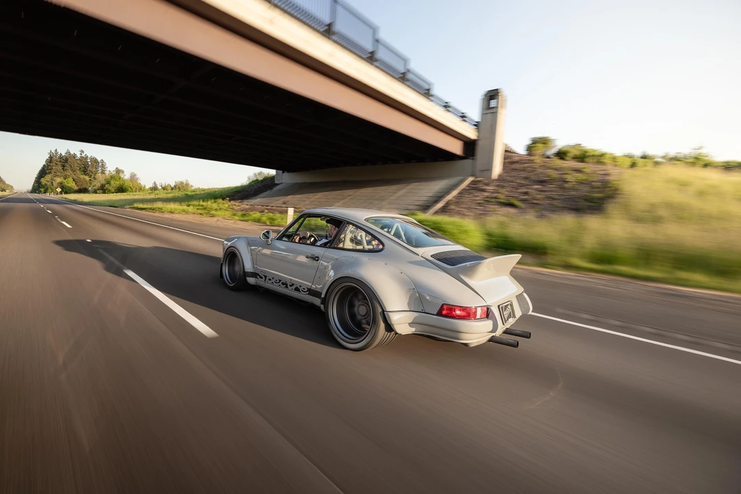 1989 Porsche 964 Carrera 4 - Image 15 of 31