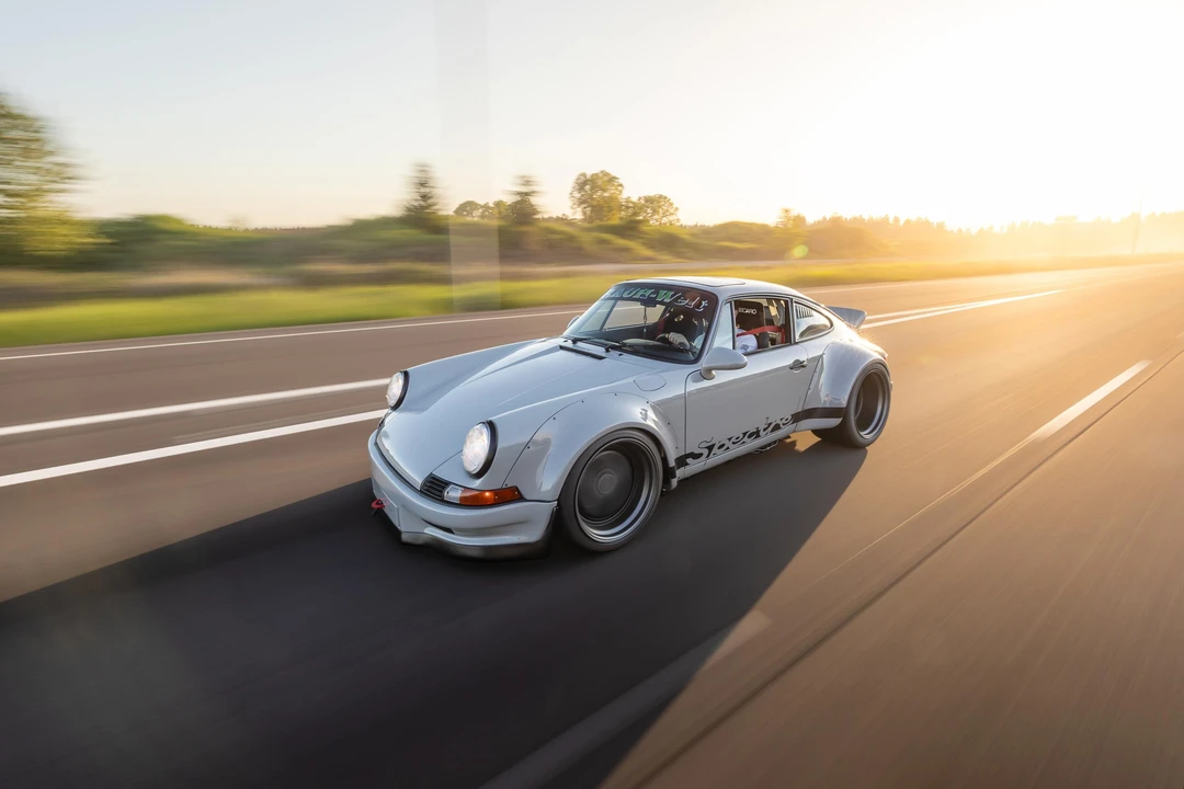 1989 Porsche 964 Carrera 4 - Image 13 of 31