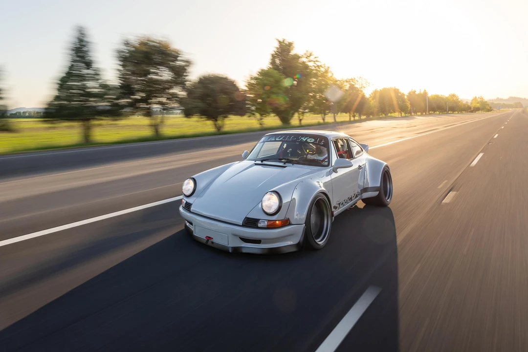 1989 Porsche 964 Carrera 4 - Image 7 of 31