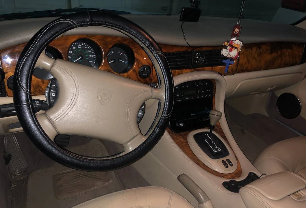 1999 Jaguar X308 XJ - Image 4 of 11
